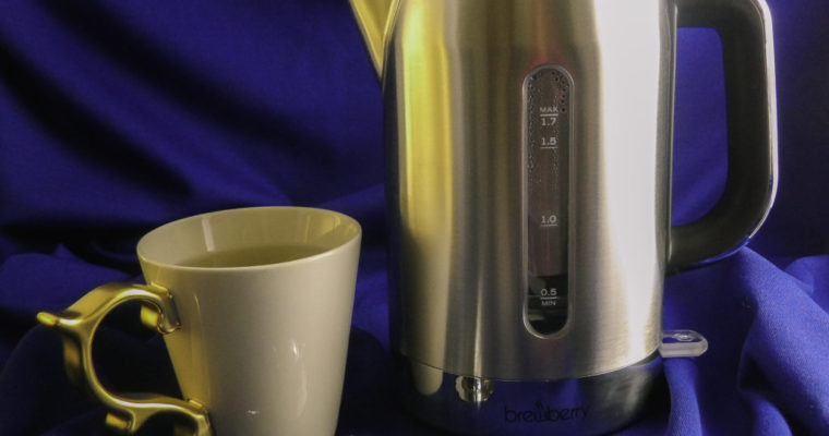 TEA TIME: BREWBERRY PREMIUM CORDLESS STAINLESS STEEL KETTLE