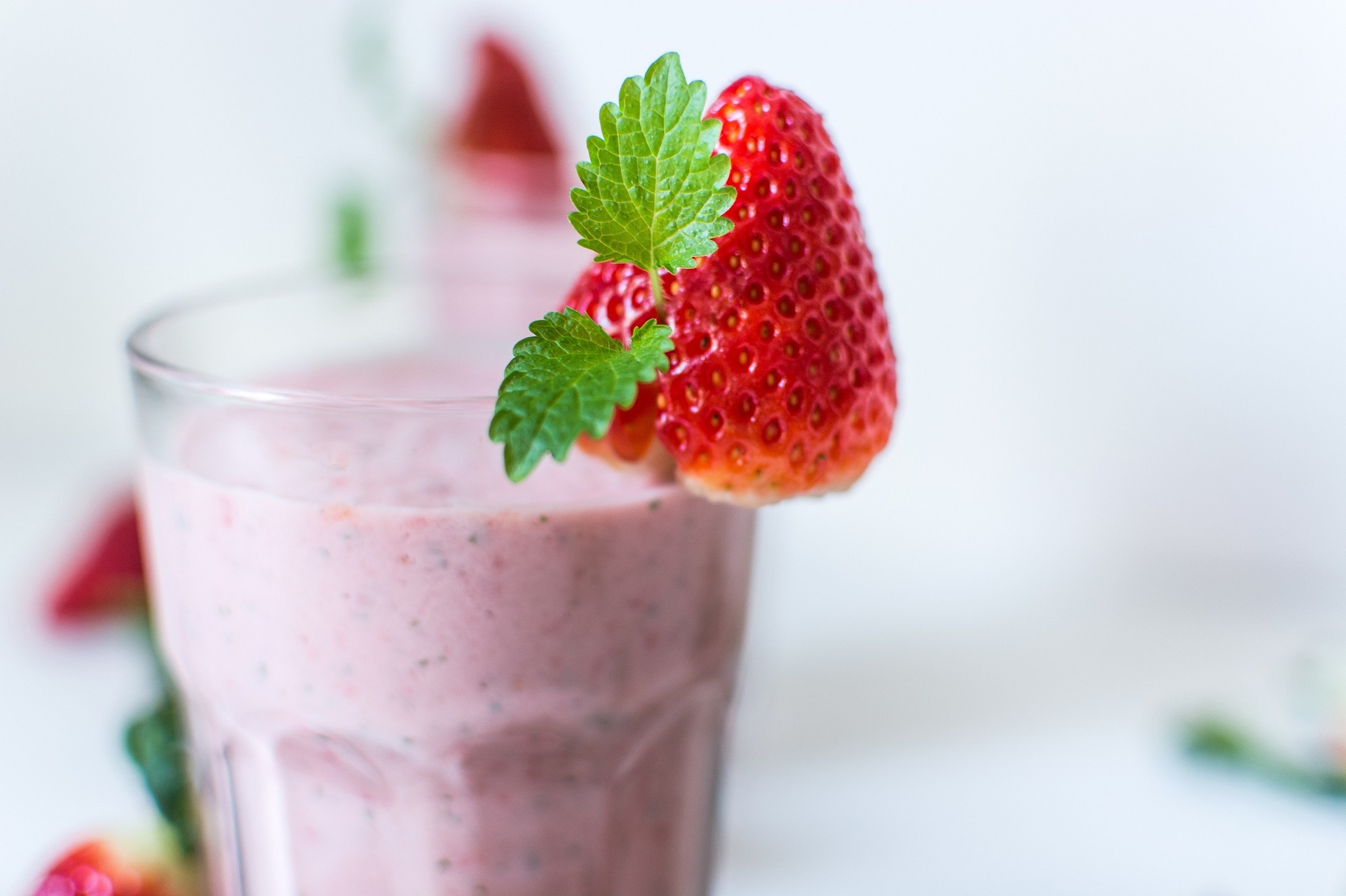 Fruit Smoothie: Creamy STRAWBERRY SMOOTHIE RECIPE